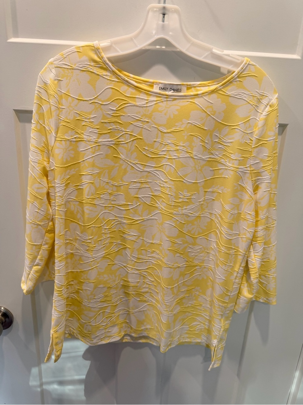 Emily Daniels Yellow Floral Textured Top Size L 3/4 Sleeve Boat Neck